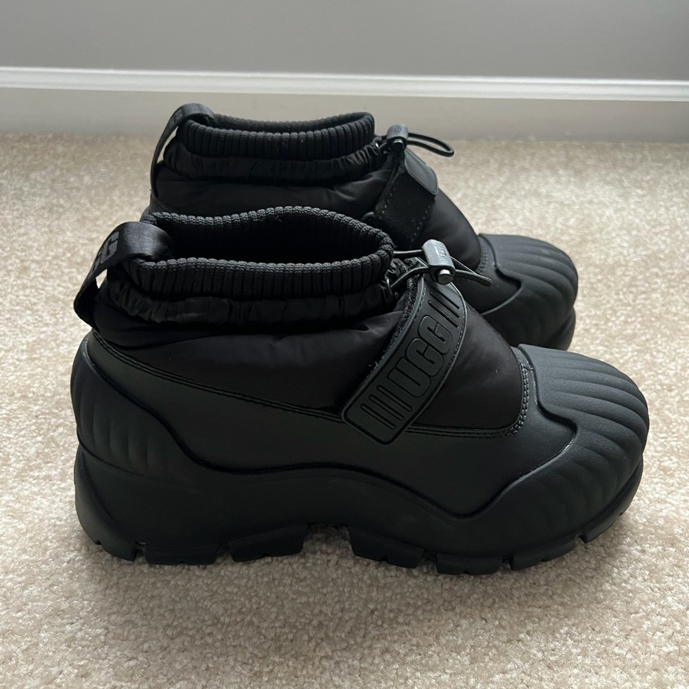 UGG Adiroam Anckle Black Boots Size 8 - Picture 5 of 9